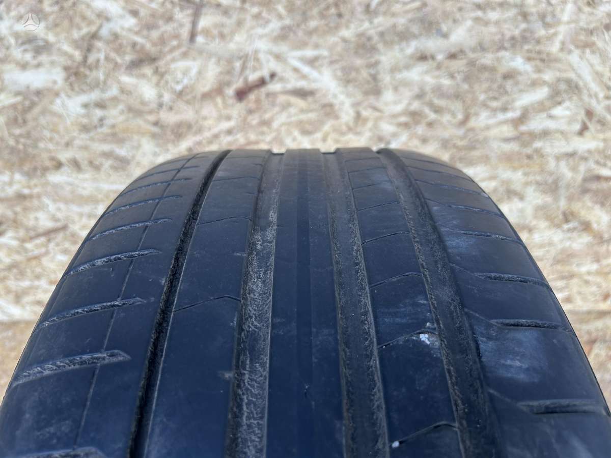 Pirelli P Zero, vasaras 255/40 R21