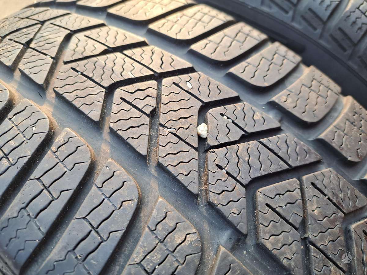 Pirelli, žieminės 225/50 R18
