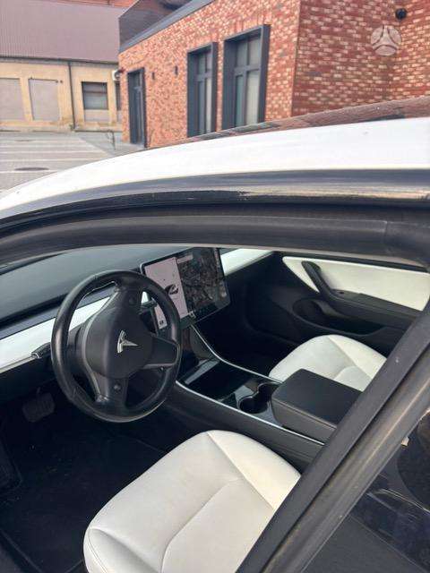 Tesla Model 3, 64 kWh, hatchback