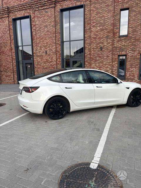 Tesla Model 3, 64 kWh, hatchback