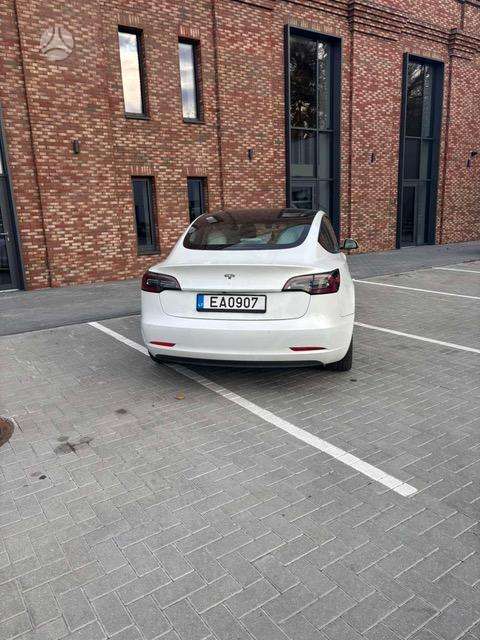 Tesla Model 3, 64 kWh, hatchback