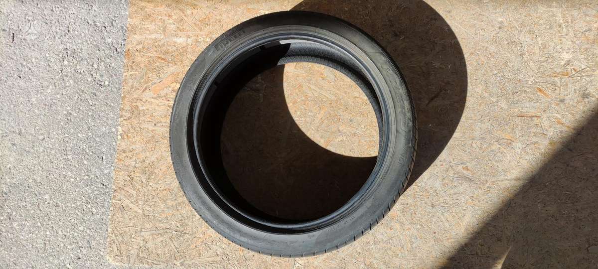 Pirelli P Zero, летние 245/40 R20
