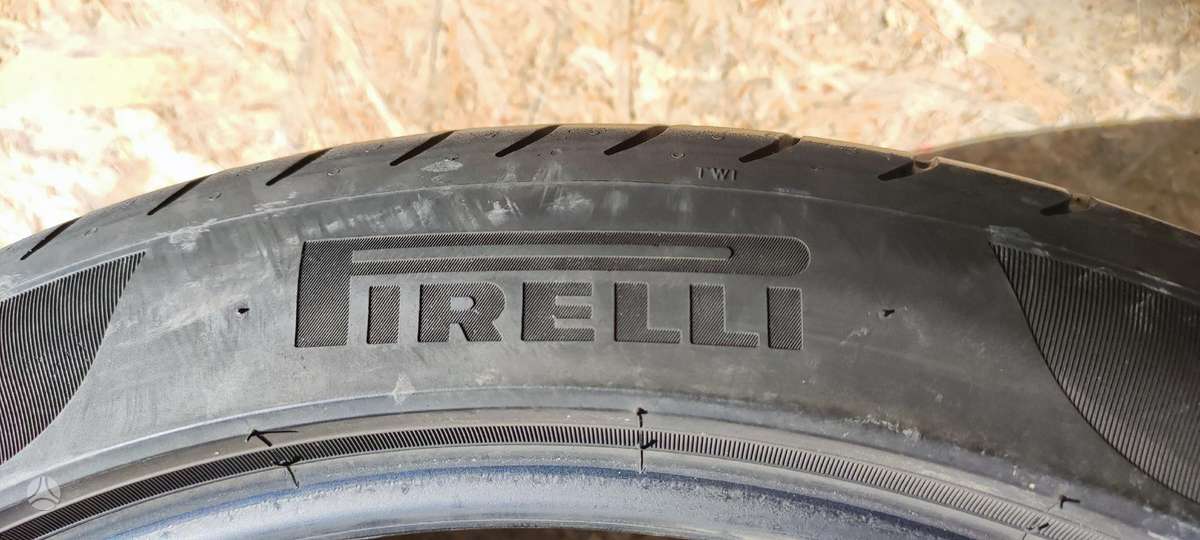 Pirelli P Zero, летние 245/40 R20