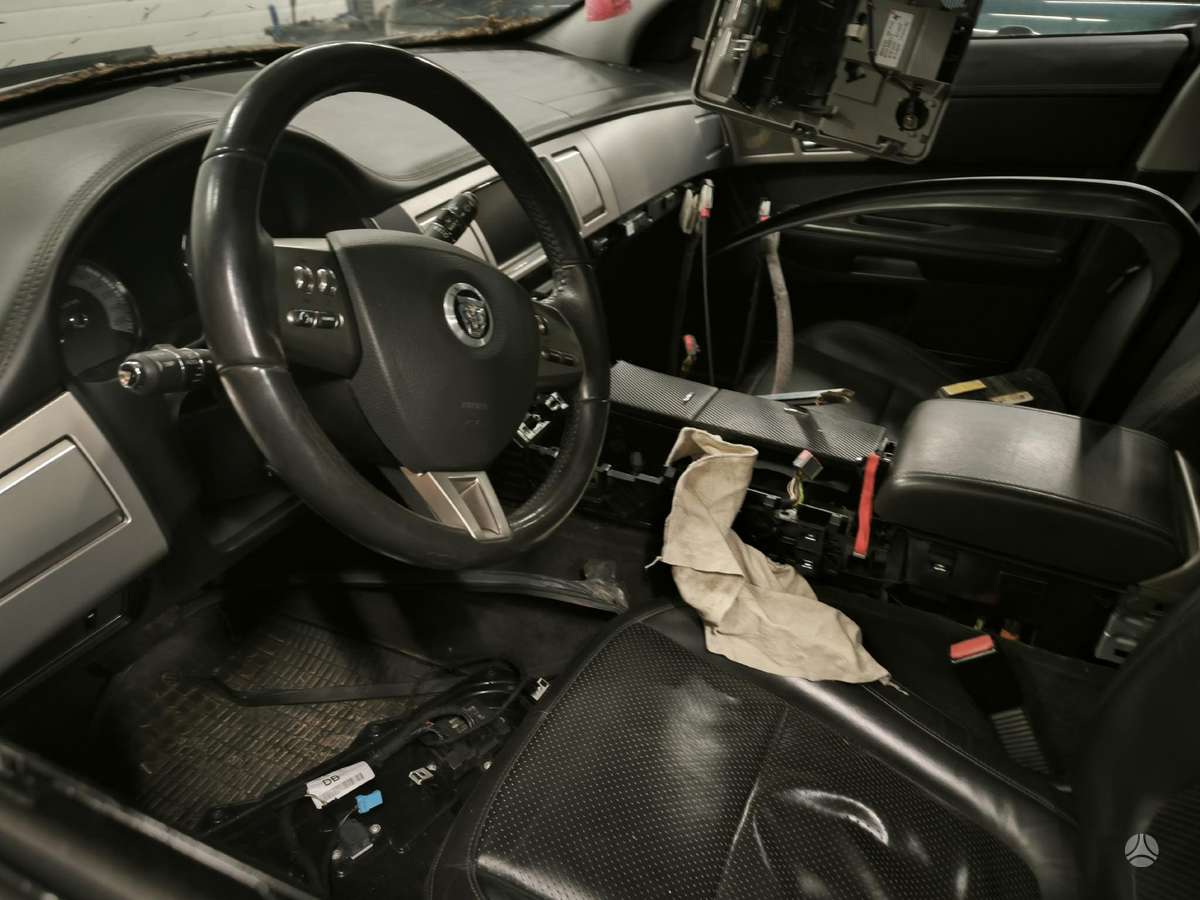 Jaguar XF по частям