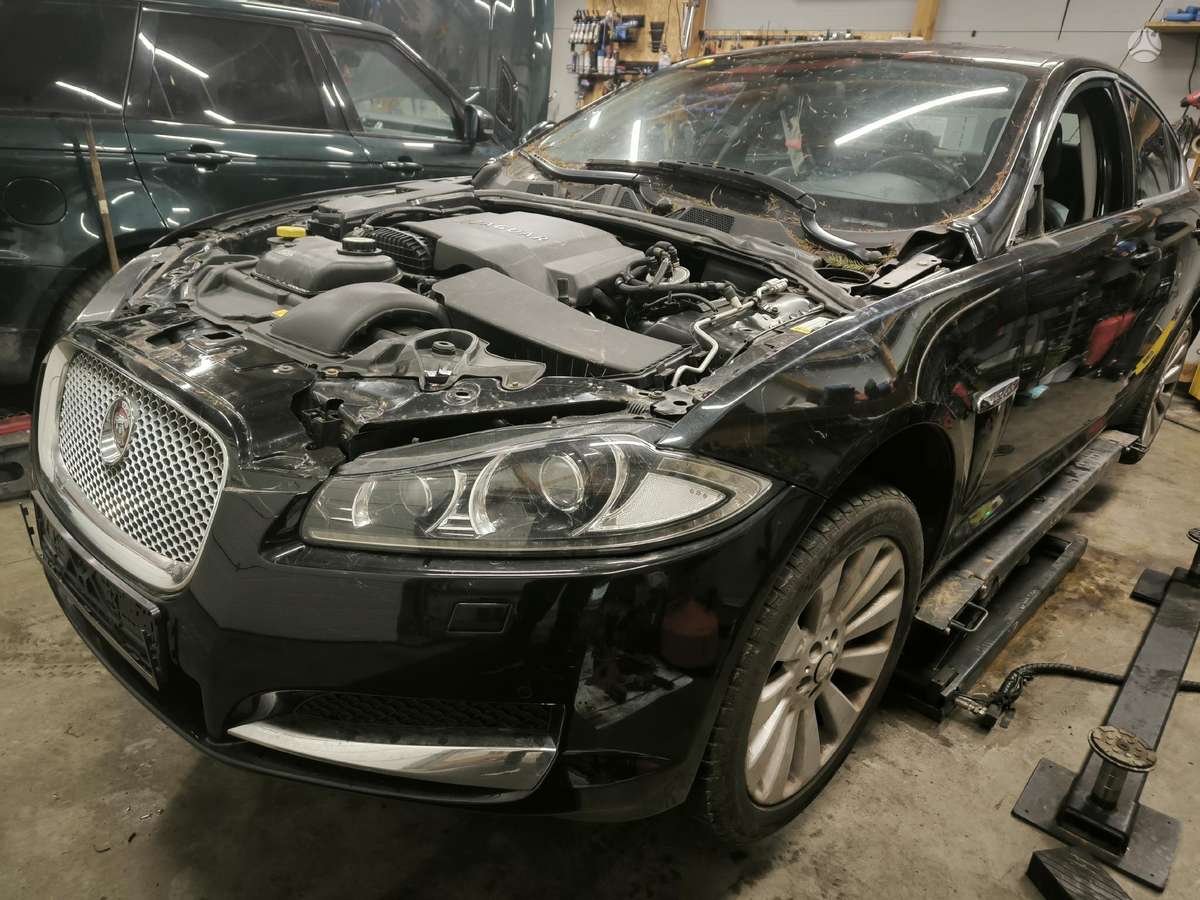 Jaguar XF dalimis