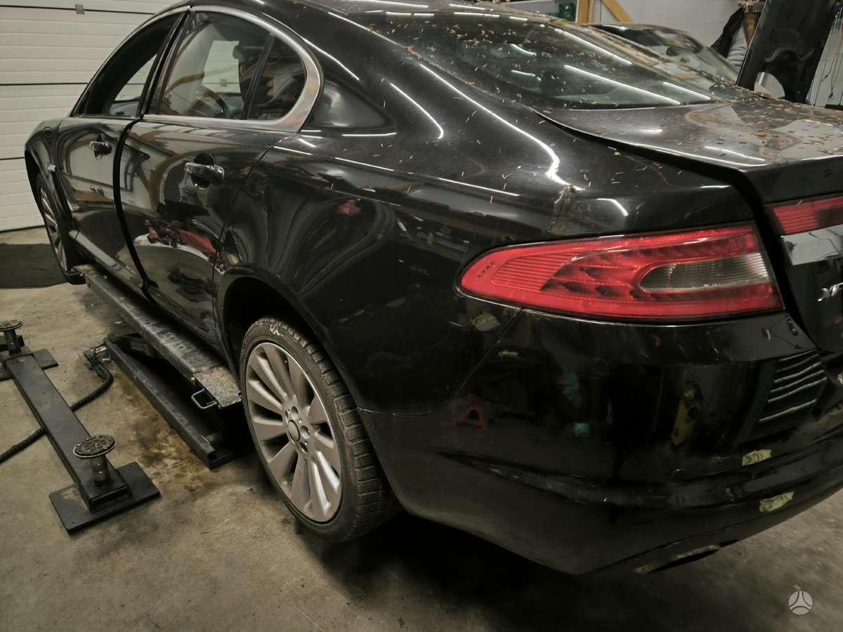 Jaguar XF по частям