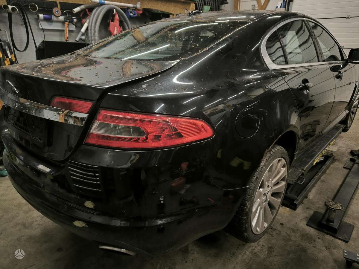 Jaguar XF по частям