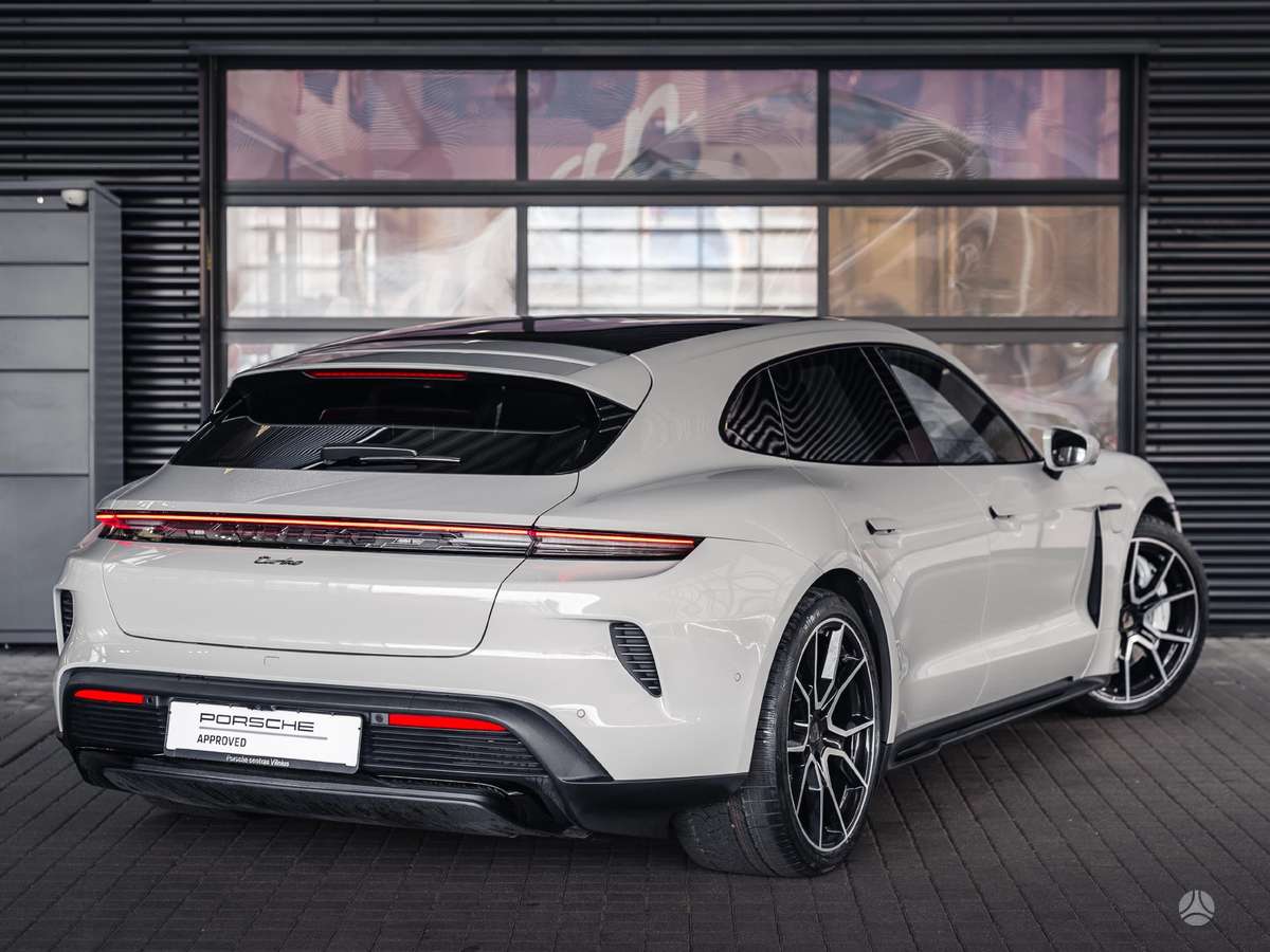 Porsche Taycan, universalas