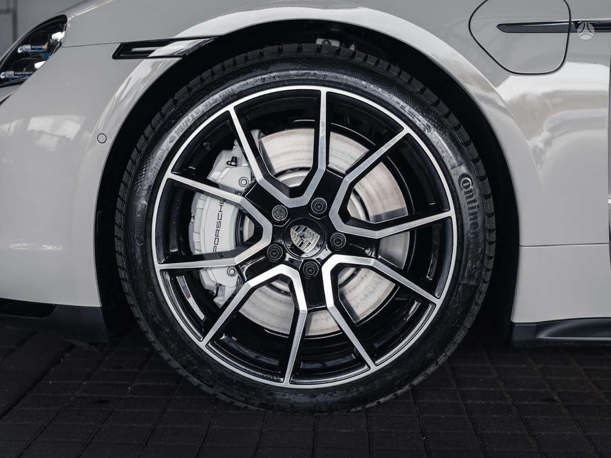 Porsche Taycan, universalas