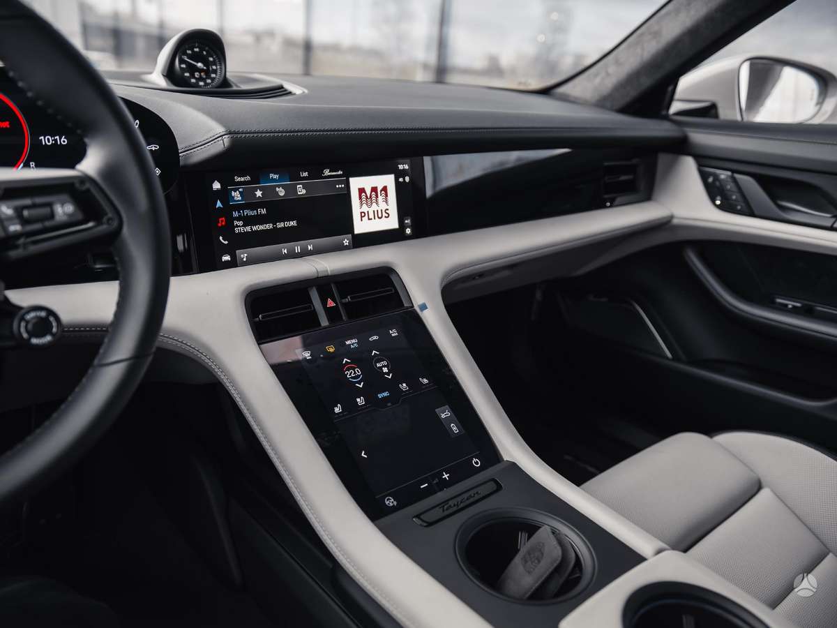 Porsche Taycan, universalas