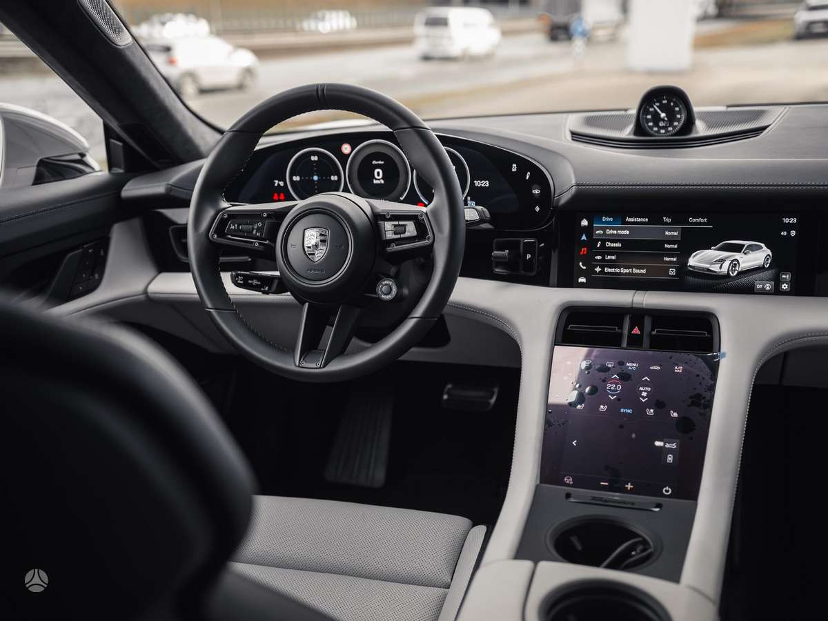 Porsche Taycan, universalas
