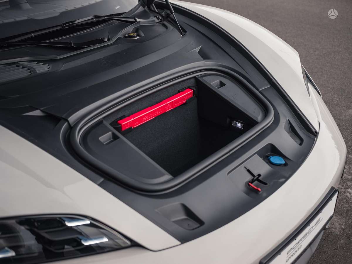 Porsche Taycan, universalas