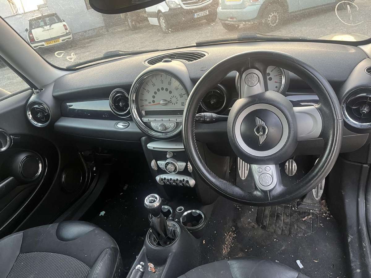 Mini Cooper for parts. Didelis mini daliu pasirinkimas