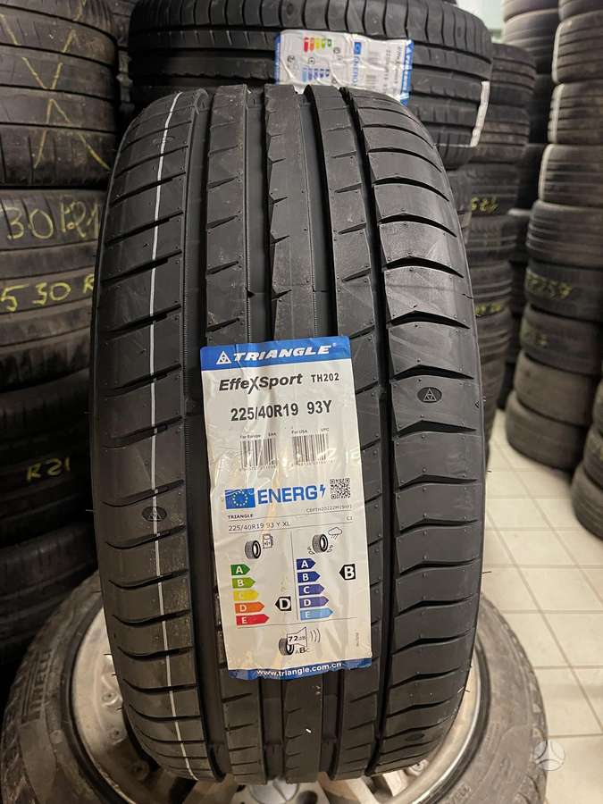 Triangle TH202, summer 225/40 R19