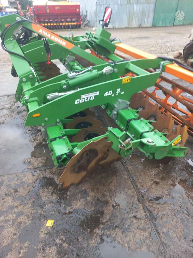 Amazone CATROS 4003, scrapers, scrubbers