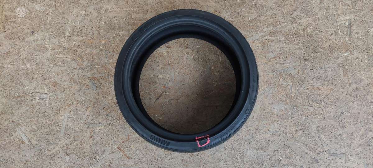 Pirelli P Zero, летние 235/35 R19