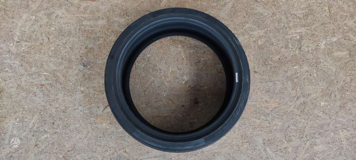 Pirelli P Zero, летние 235/35 R19