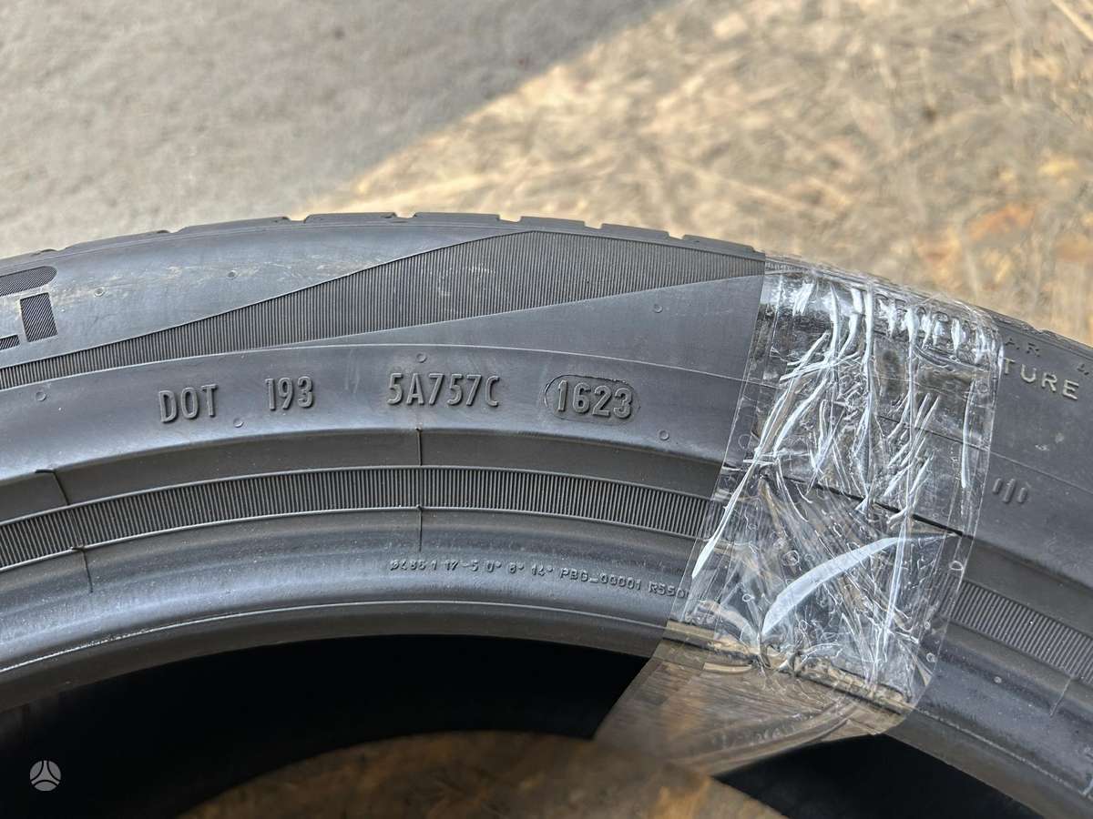 Pirelli SCORPION, летние 255/45 R19