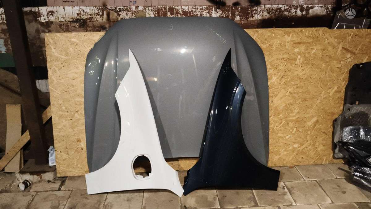 Volvo XC60 kėbulo dalys