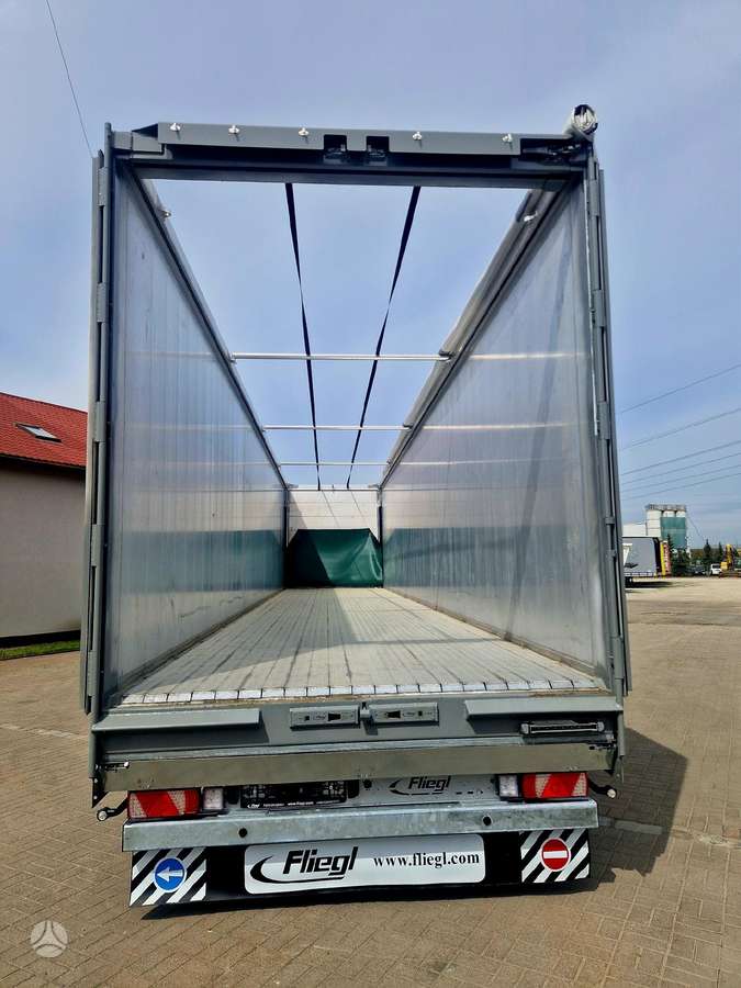 Fliegl, ar slīdošo grīdu