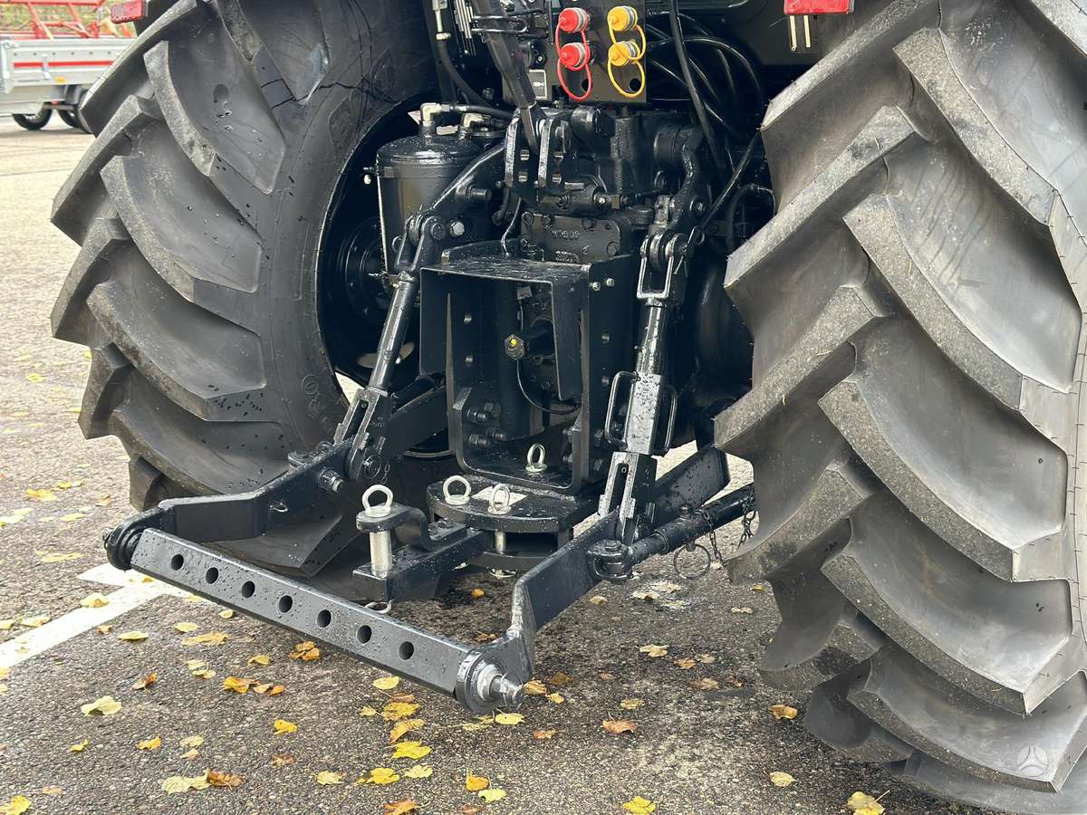 Solis S90 XL su krautuvu, tractors