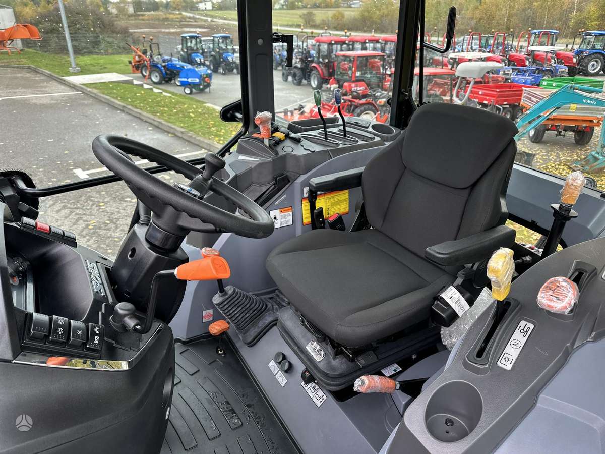 Solis S90 XL su krautuvu, tractors