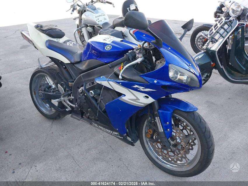 Yamaha R1, superbikes