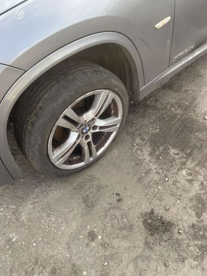 BMW X1 по частям. Detaliu pristatymas