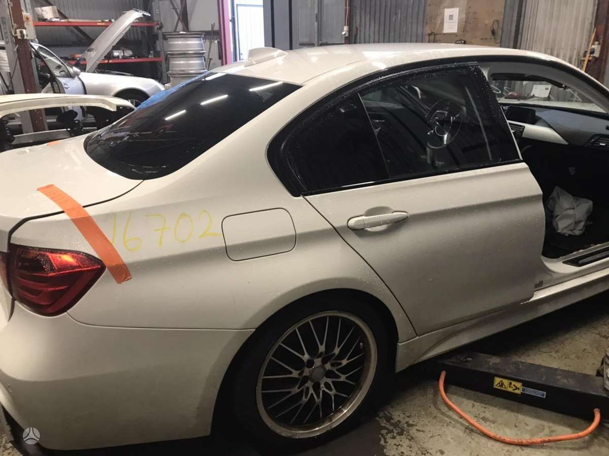 BMW 3 serija Alpinweiss