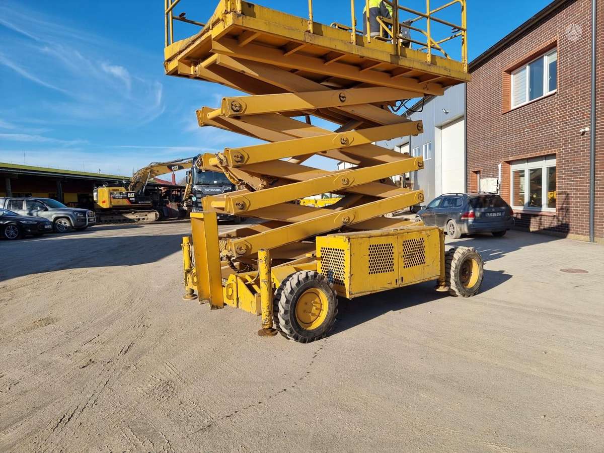 Up-Right SL 30, žirkliniai keltuvai