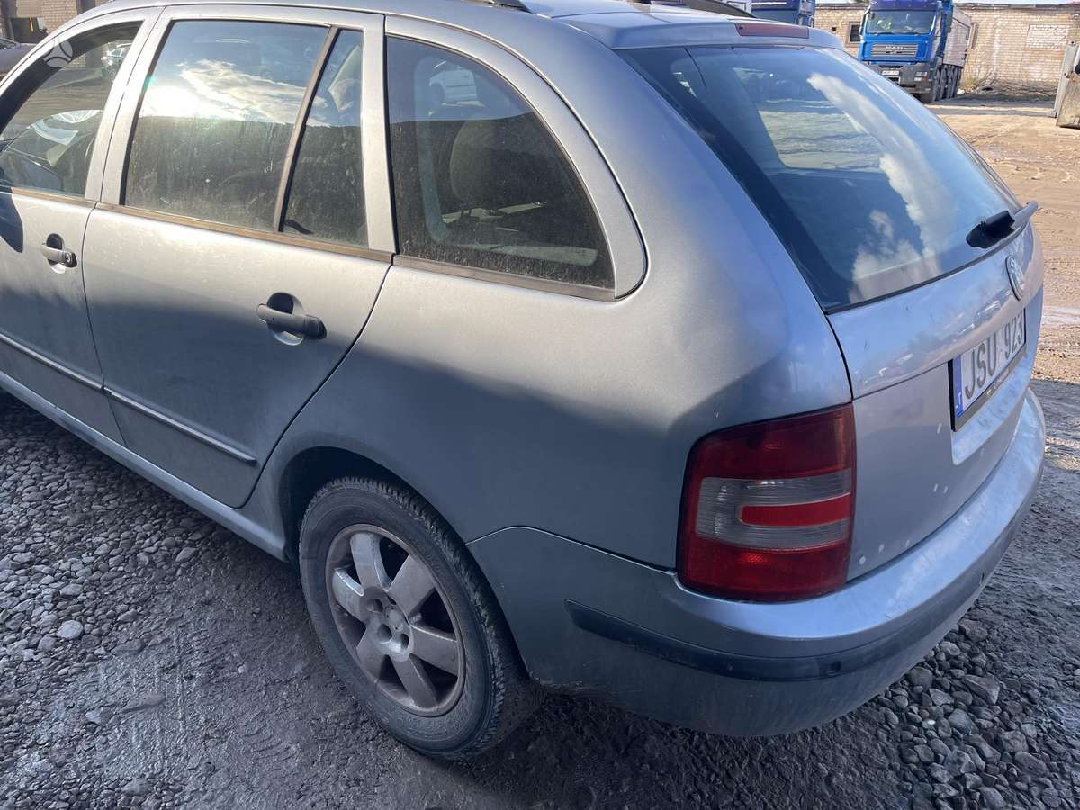 Skoda Fabia dalimis