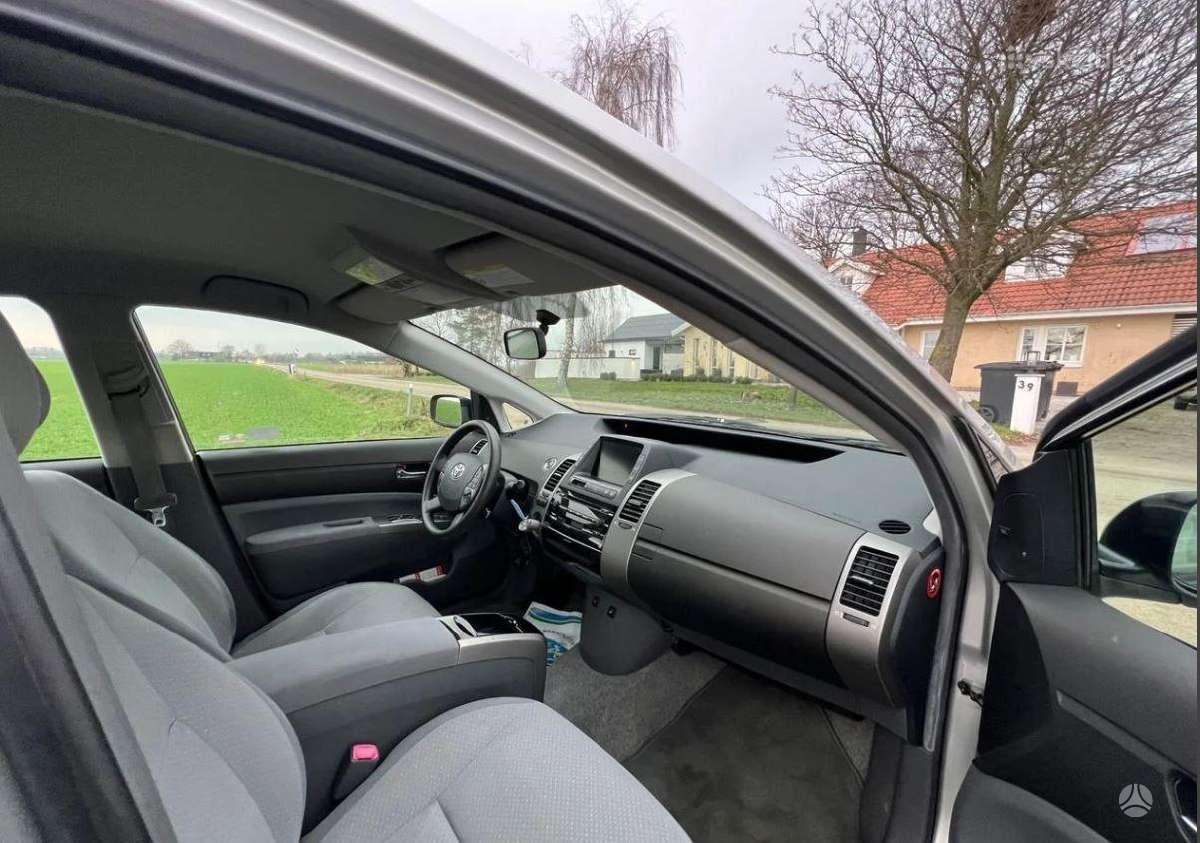 Toyota Prius, hečbekas