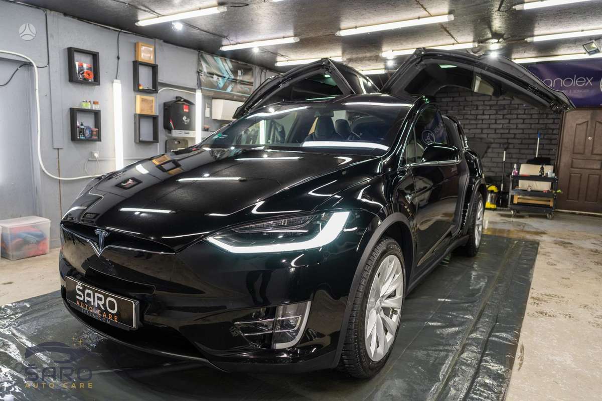 Tesla Model X - 2