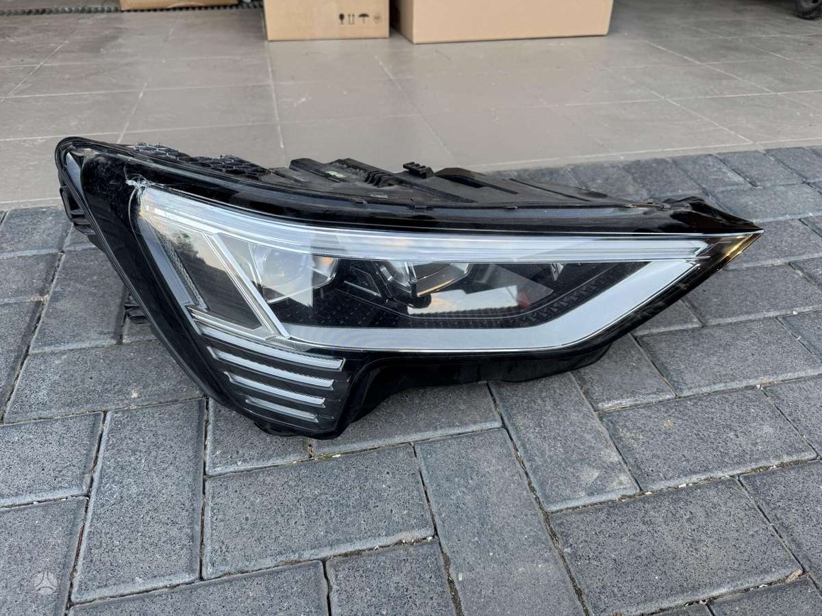 Audi e-tron kėbulo dalys