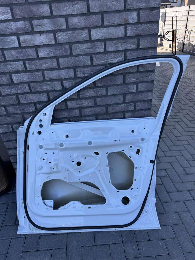 Audi e-tron kėbulo dalys