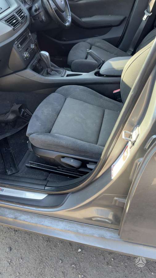 BMW X1 dalimis. Detaliu pristatymas