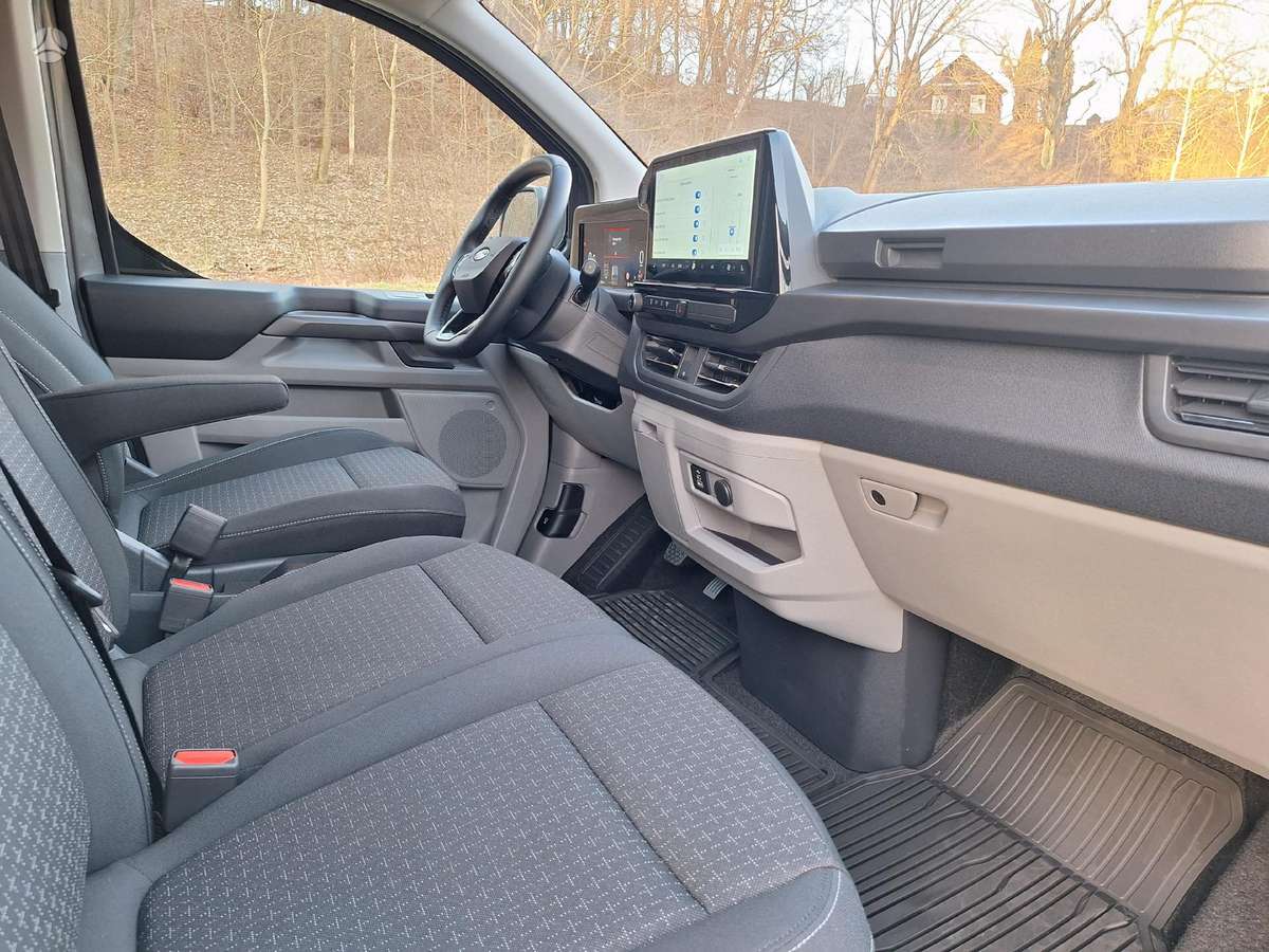 Ford Tourneo Custom, passenger minibus