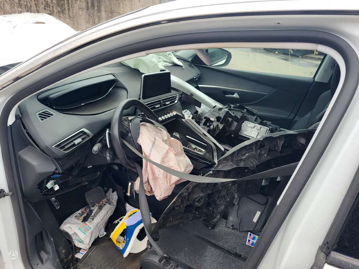 Peugeot 5008 dalimis