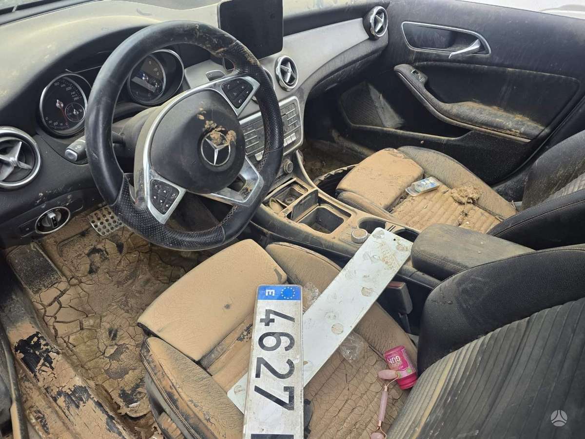 Mercedes-Benz GLA200 по частям
