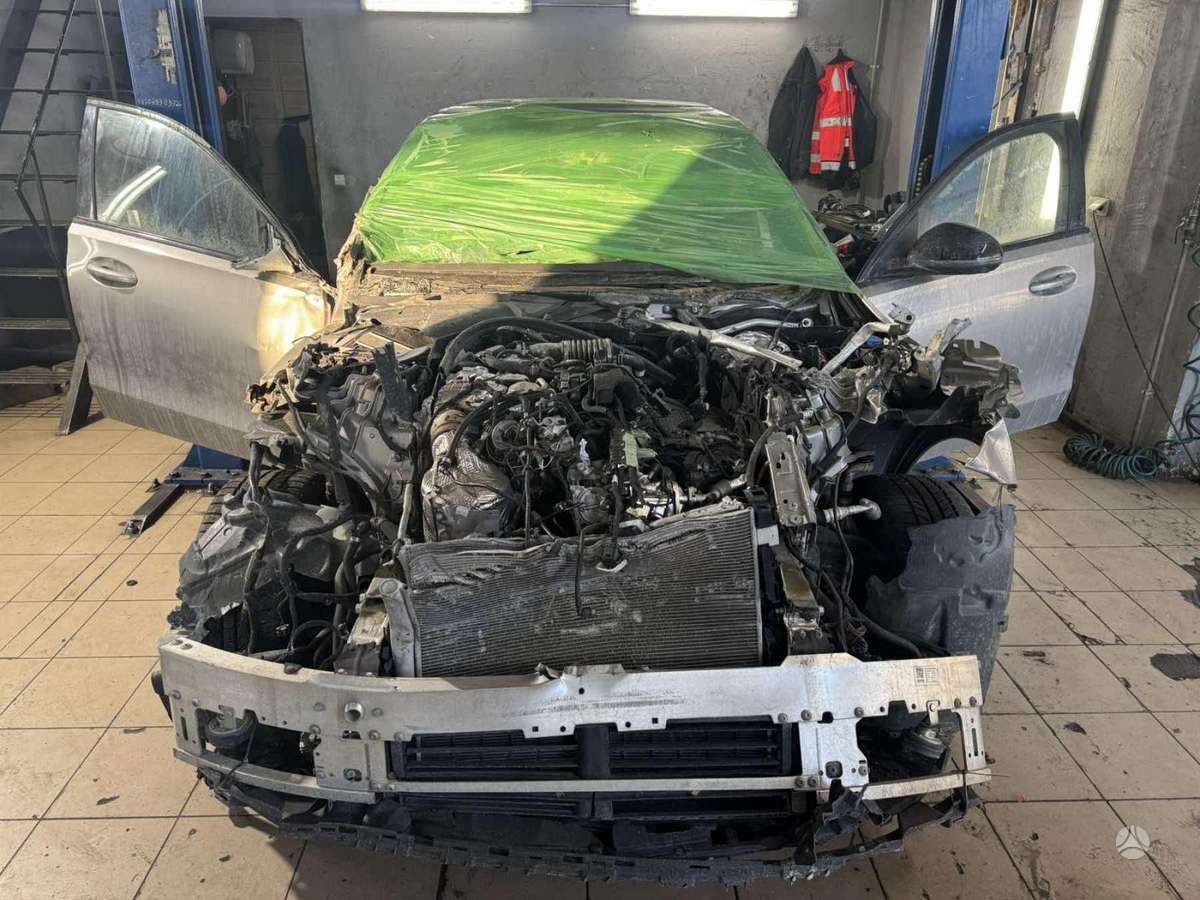 Mercedes-Benz C klasė dalimis