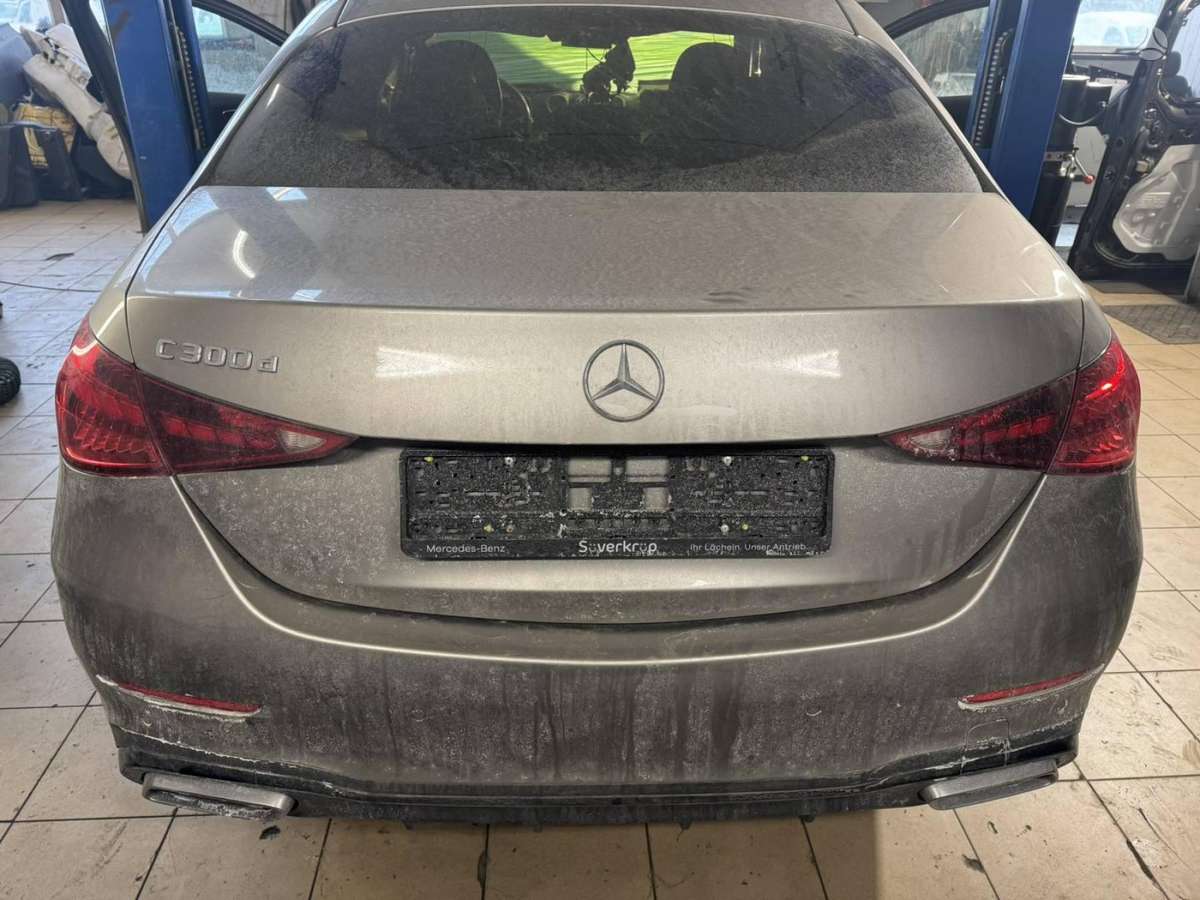 Mercedes-Benz C klasė dalimis