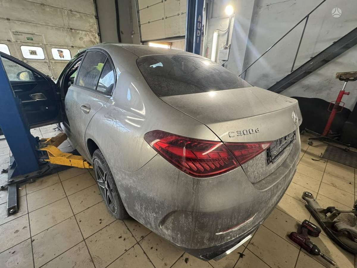 Mercedes-Benz C klasė dalimis