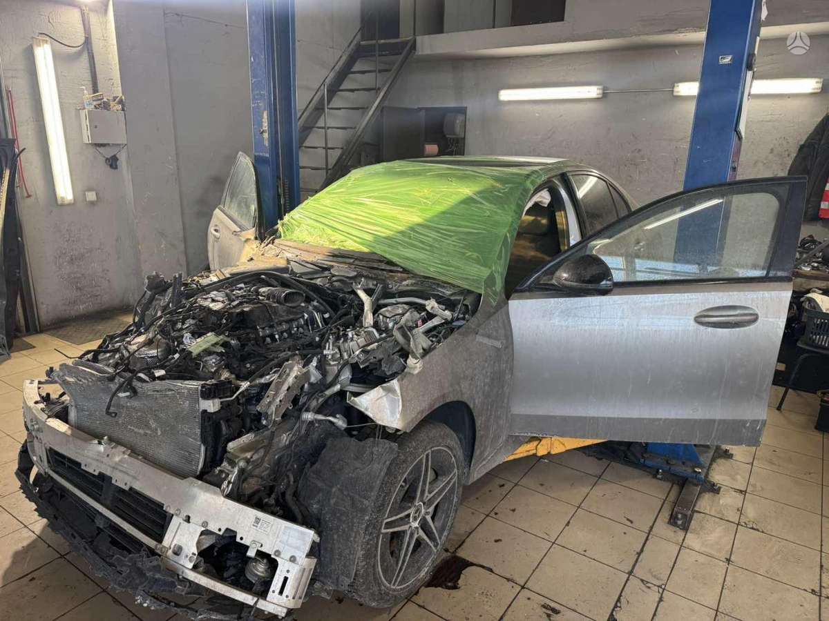 Mercedes-Benz C klasė dalimis