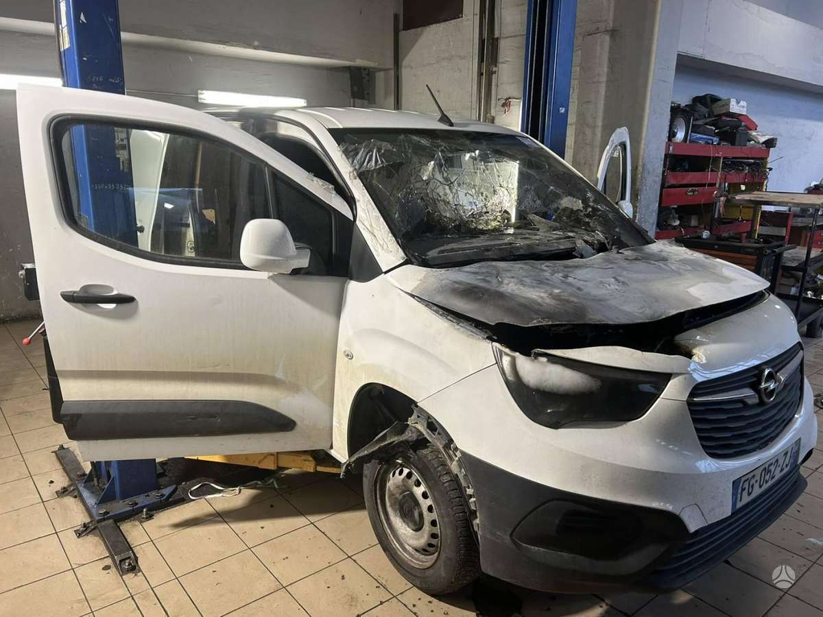 Opel Combo dalimis