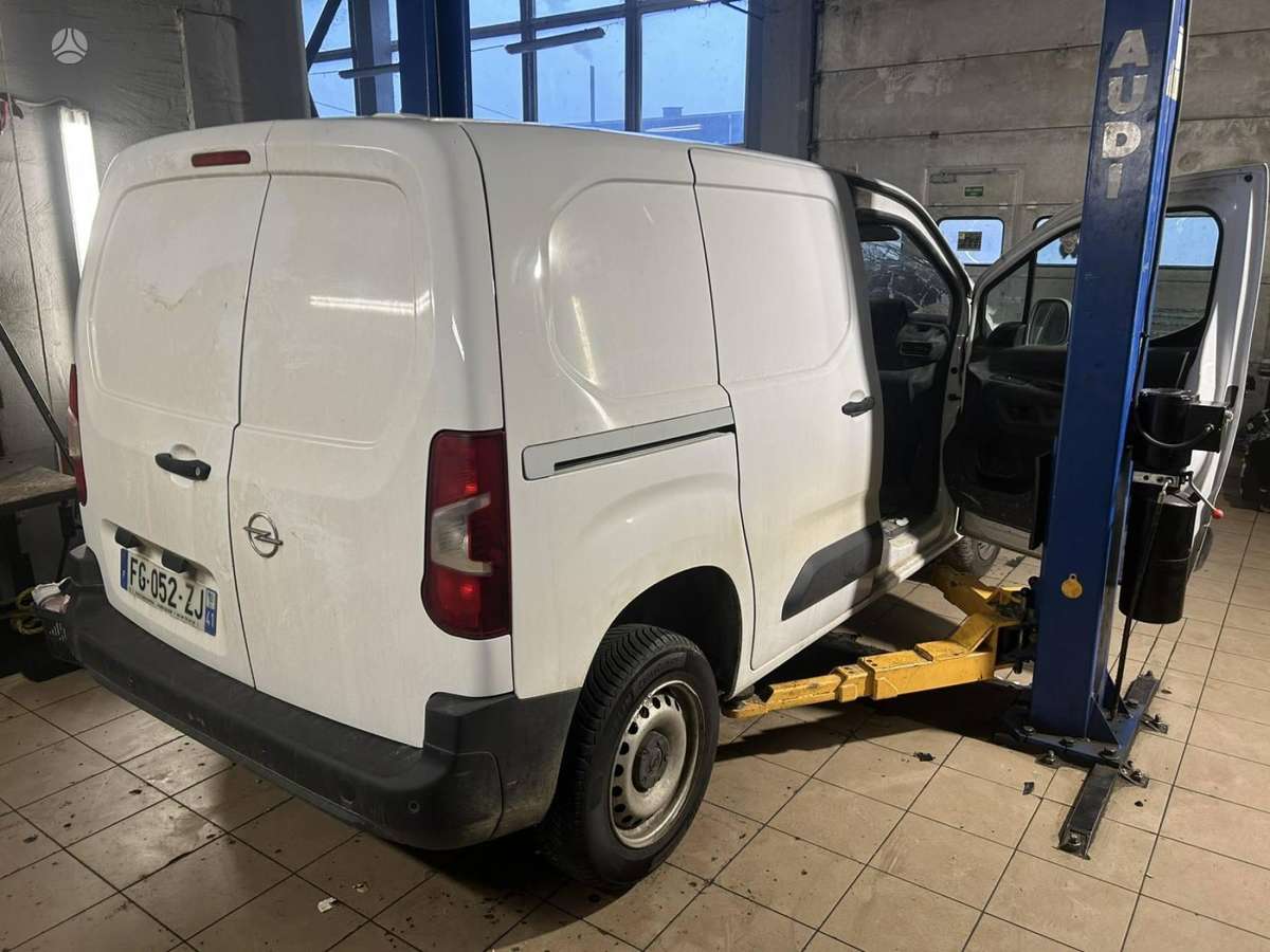 Opel Combo dalimis