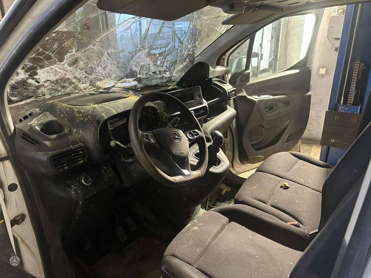Opel Combo dalimis