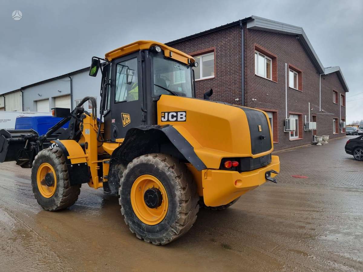 JCB 411 +4, фронтальные погрузчики