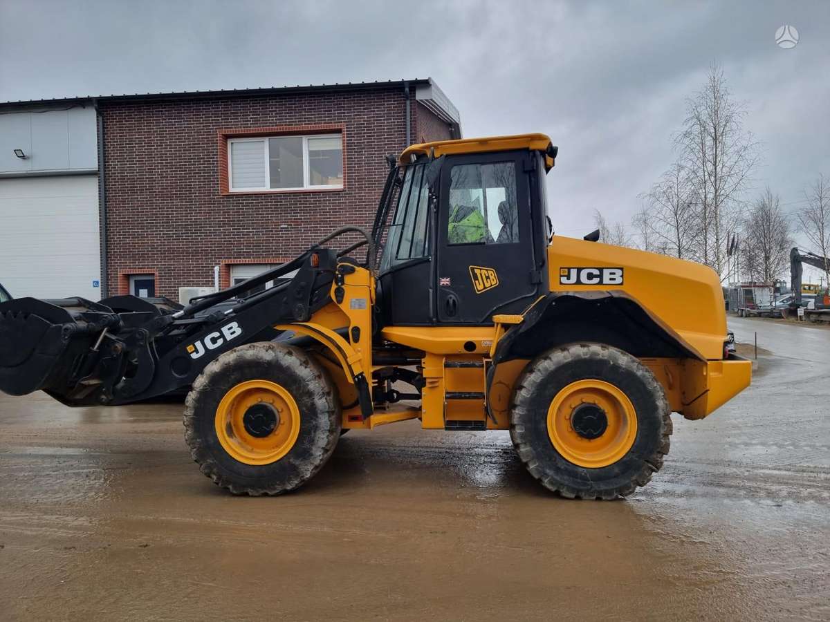 JCB 411 +4, фронтальные погрузчики