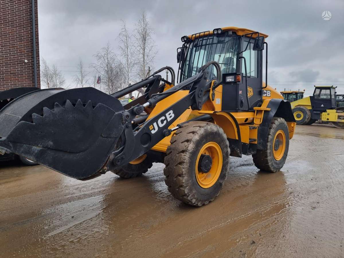JCB 411 +4, фронтальные погрузчики
