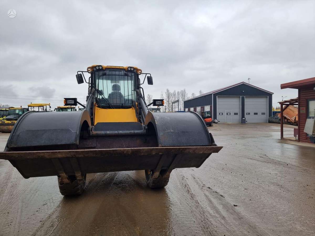JCB 411 +4, frontal loader